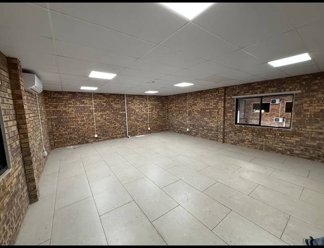 1,800M² WAREHOUSE TO LET IN UMBILO